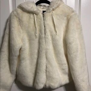 ❌SOLD❌ Cream Fur Jacket w/ hood